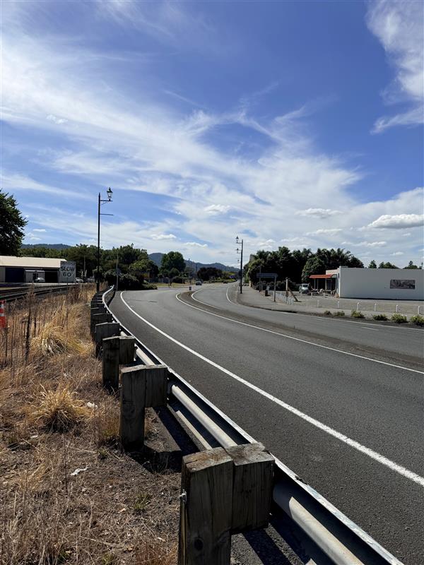 Great South Road near Ngaaruawaahia Bridge