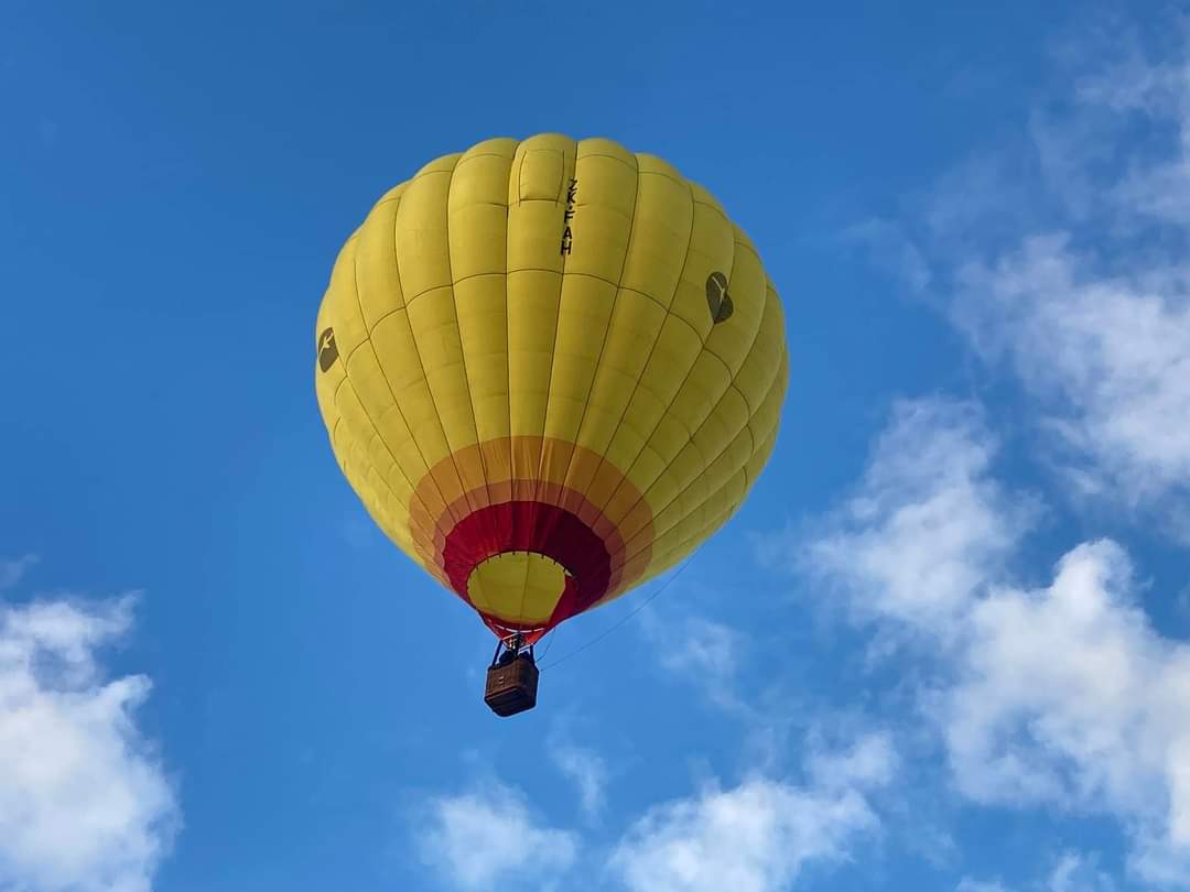 Goldilocks hot air balloon flying