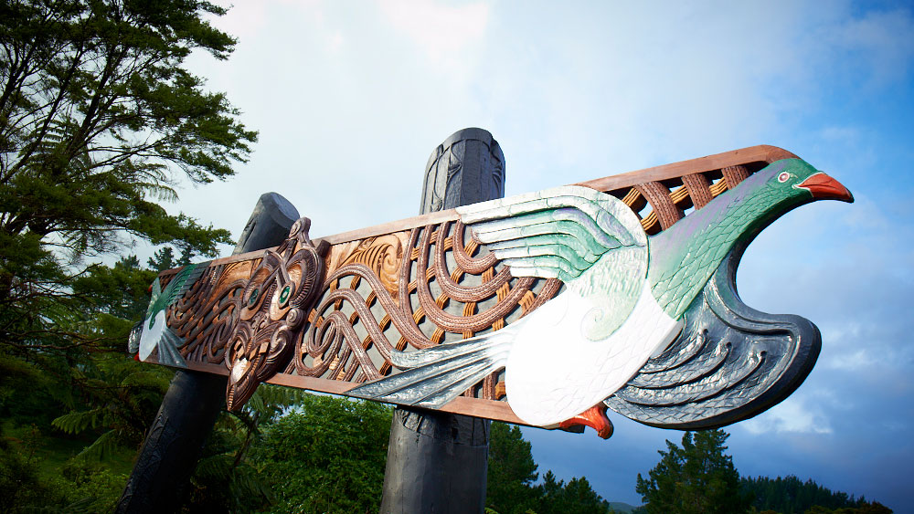 Tomokanga unveiled at base of Hakarimata Track